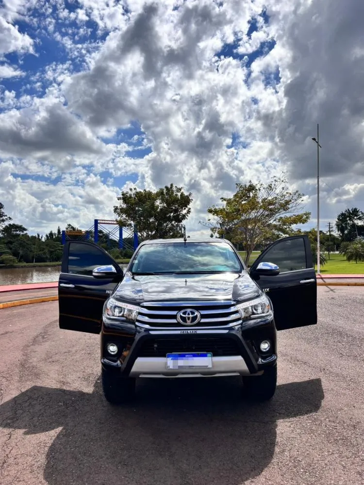 VENDE-SE TOYOTA HILUX SRX 2018
