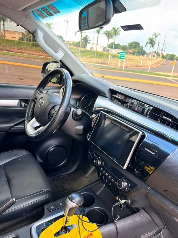 VENDE-SE TOYOTA HILUX SRX 2018