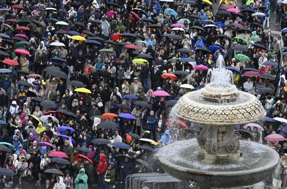 Tempo chuvoso no primeiro domingo de primavera em Roma. Foto: @Vatican Media