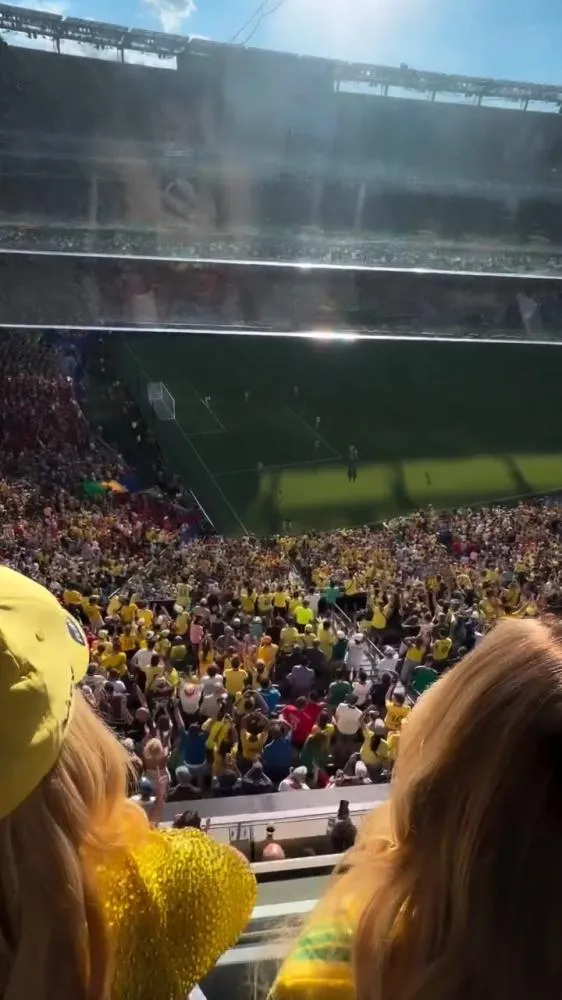 Virgínia Fonseca assiste a Brasil x Marrocos e comemora gol de Vinícius Júnior