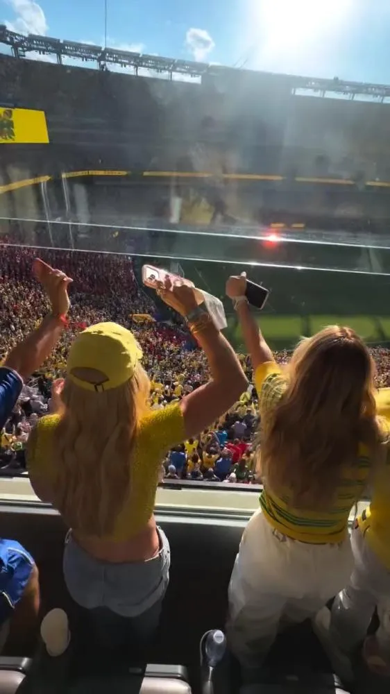 Virgínia Fonseca assiste a Brasil x Marrocos e comemora gol de Vinícius Júnior